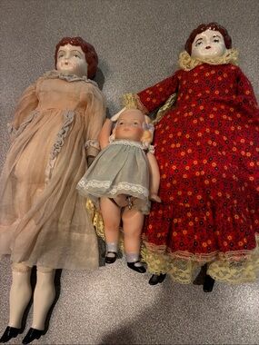 ME Makeover Essentials Vintage-Style Doll Trio in Red, Peach & Light Blue